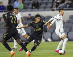 ALT Hirving Lozano estropea el debut de Heung Min Son ante su público